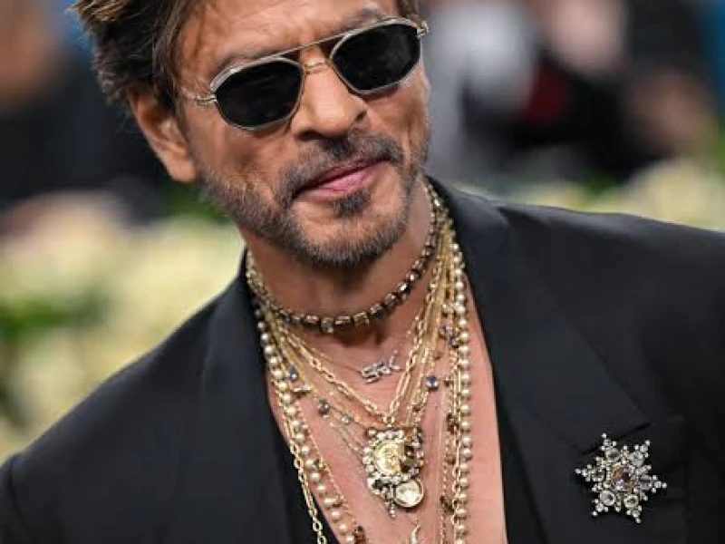 ষাটেও সজীব বলিউড বাদশাহ শাহরুখ